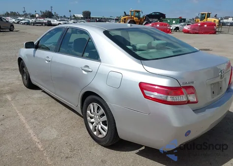 2010 Toyota Camry Le z USA, uszkodzony, nr VIN 4T4BF3EK5AR085271